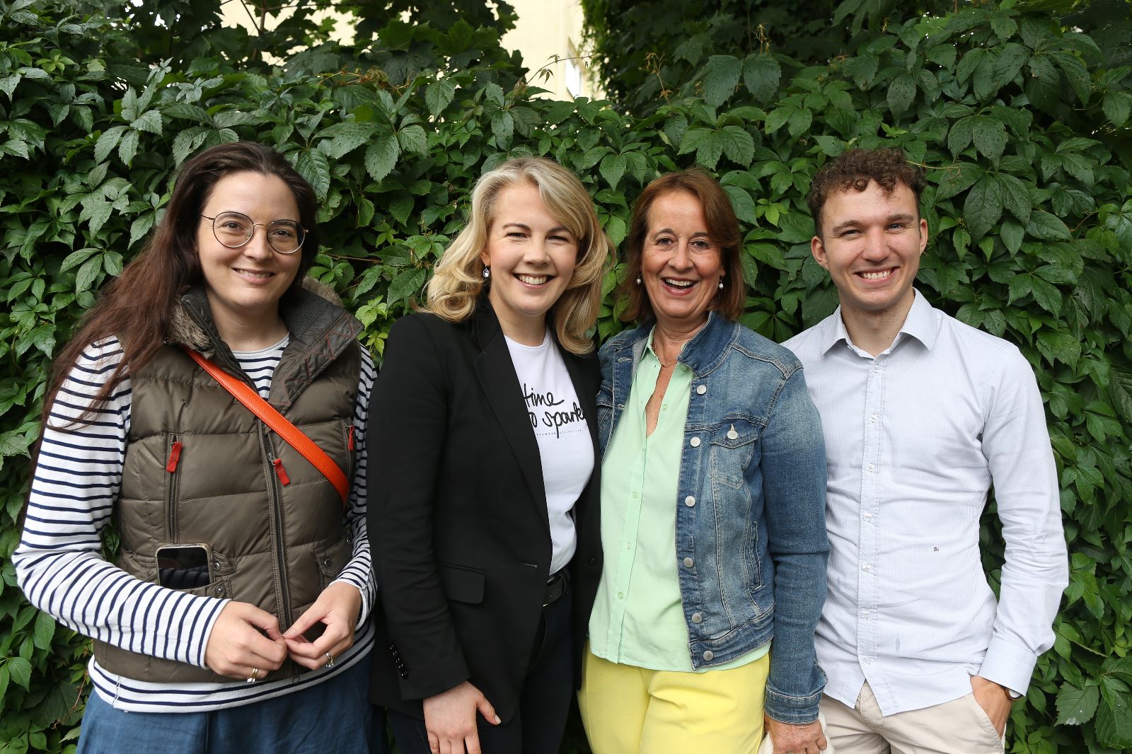 Mitglieder des Kreisverbands mit Linda Teuteberg MdB beim Sommerfest der FDP Altona